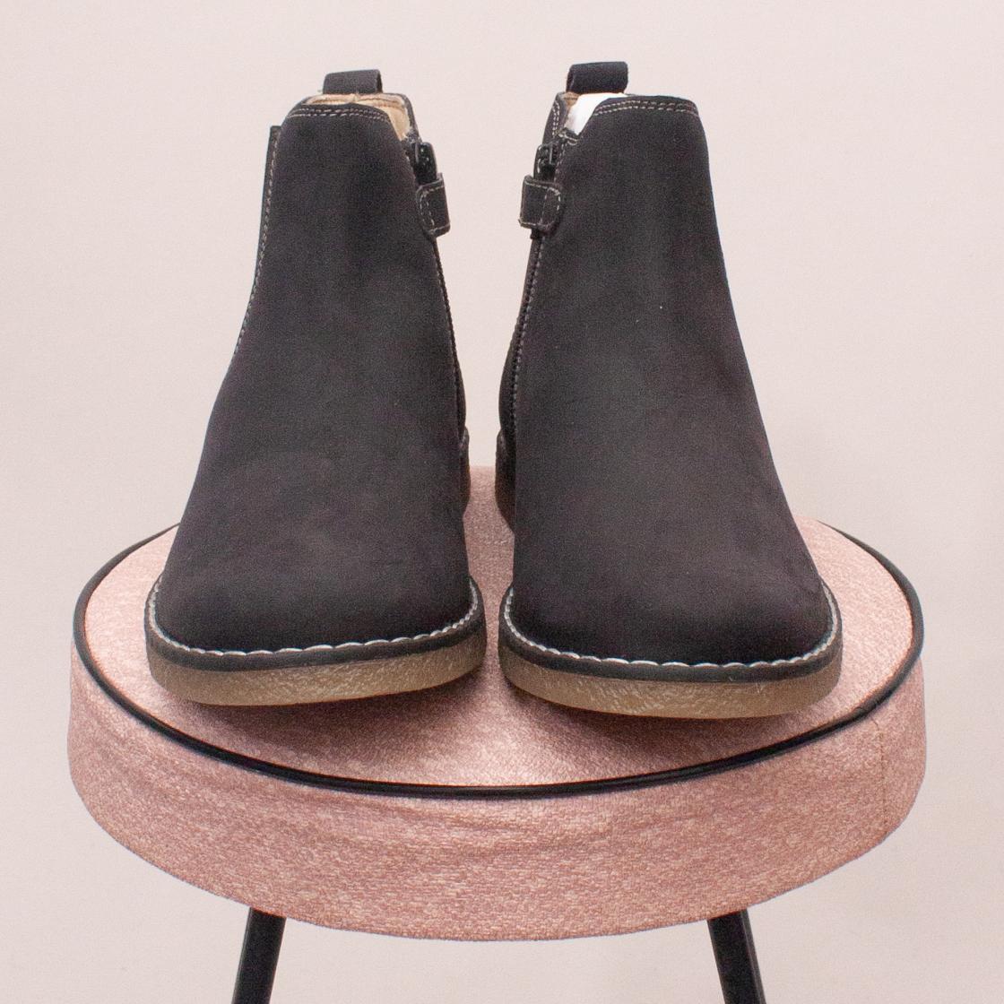 Clarks Black Suede Boots - Size EU 34 (Age 7 Approx.) "Brand New"