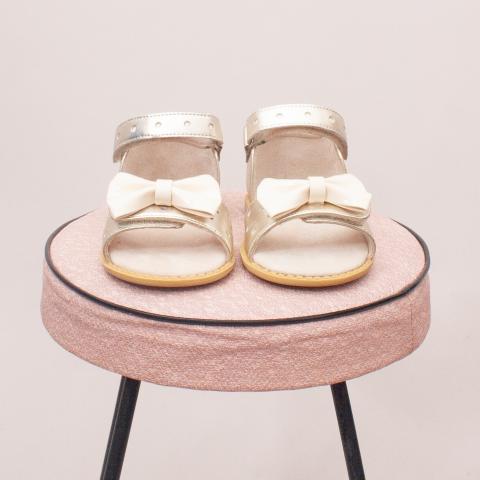 Livie & Luca Gold Bow Sandals - Size EU 25 (Age 2 Approx.) "Brand New"