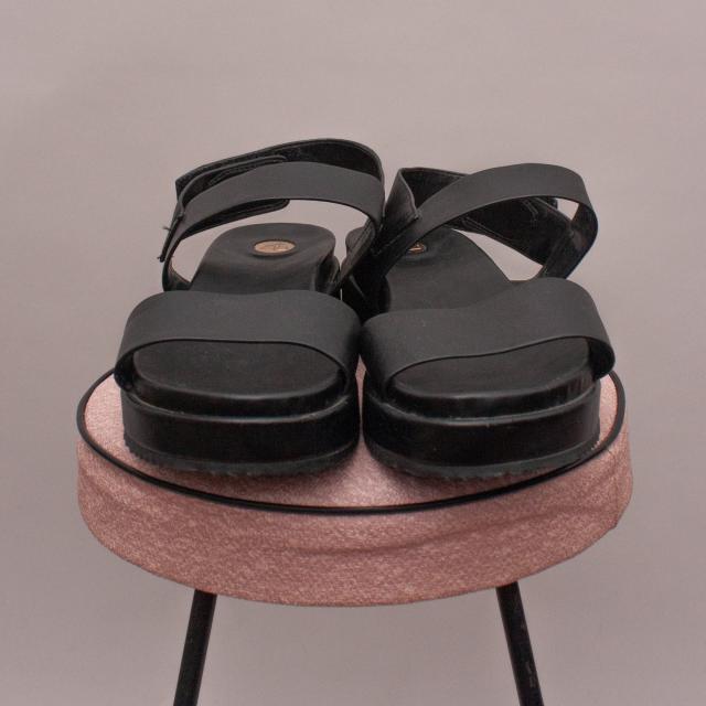 ZU Leather Sandals - US 7