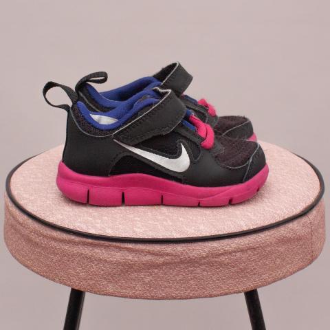 Nike Velcro Runners - AU 4.5