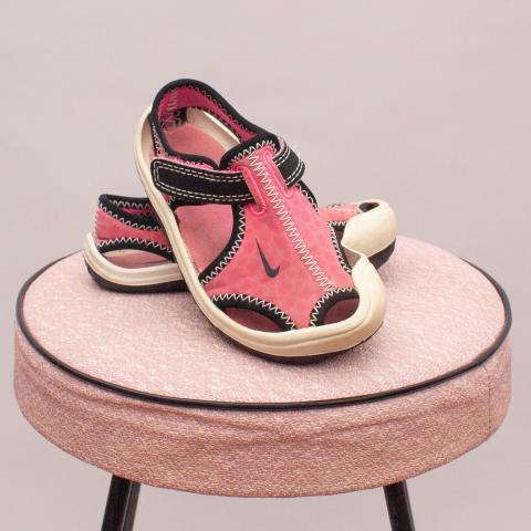 Nike Beach Shoes - UK 5.5